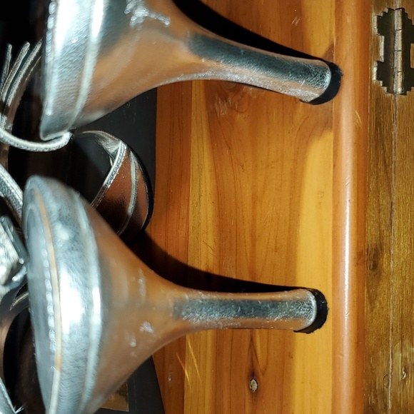 APT 9 Silver Stephanie Heels size 8 - Picture 8 of 10